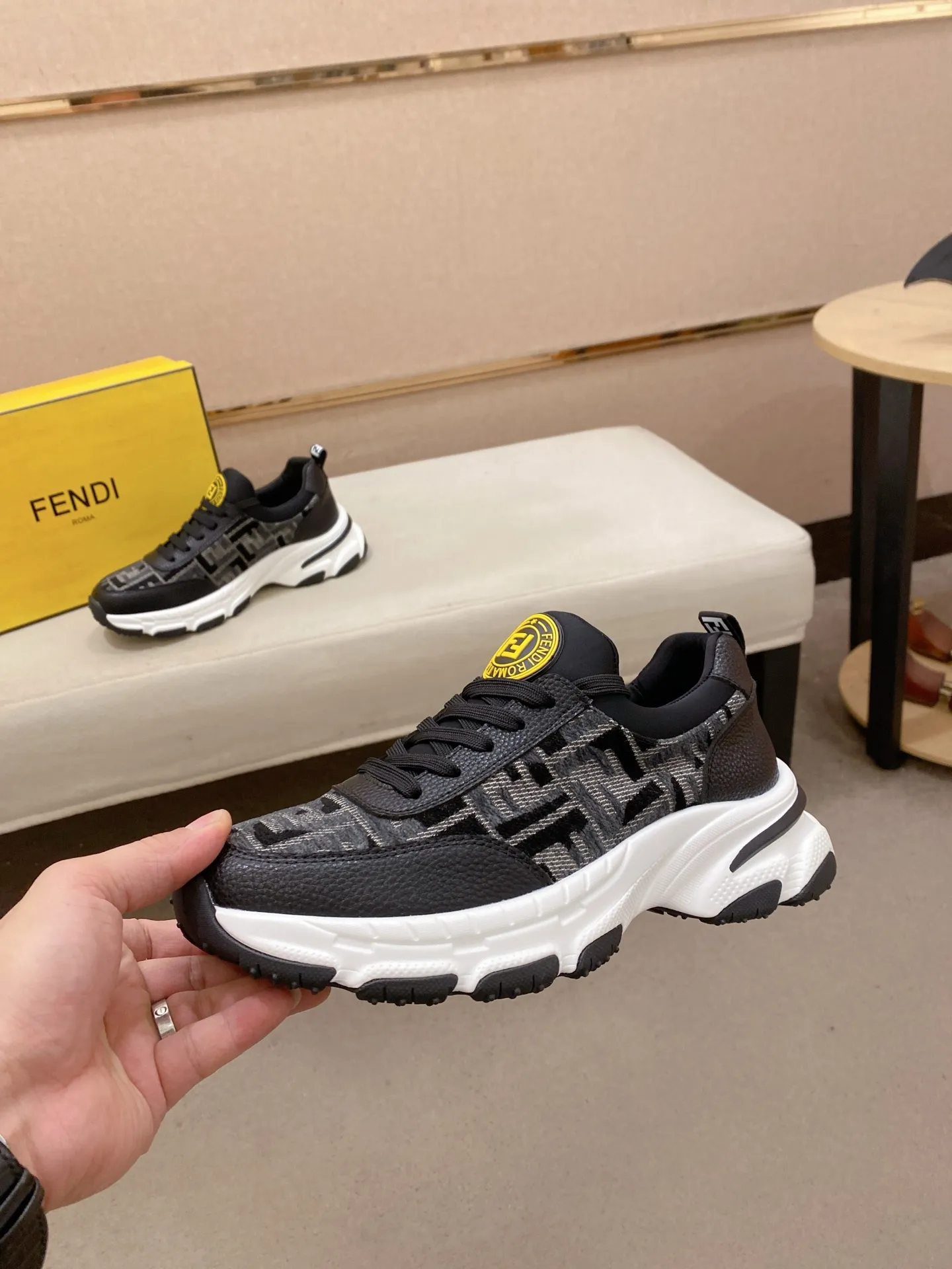 Men's men's shoes 442💰 (fendi) new style 👊🏻 upper 🇮🇹 imported cowhide fabric 🇩🇪 lining imported sheepskin lining. The original outsole is molded to highlight the identity of every man, and the upper foot is elegant and stable🚶🏻🚶🏻The high-end custom counters reproduce the original version📯No matter the wind or rain, the shoe last remains unchanged and can withstand the verification of time🔍️,🔵 Size: 38-44